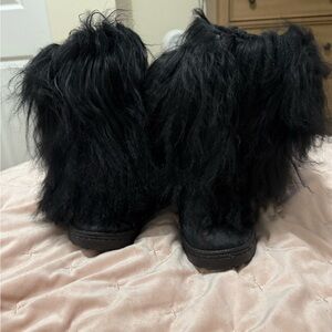 BEARPAW boot high curly lamb size 6